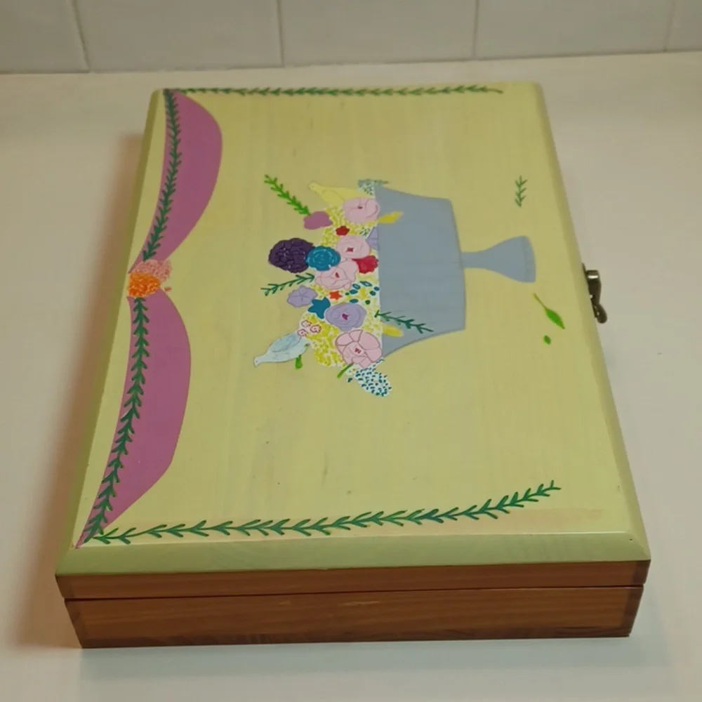 Vintage Handmade Unique  Chunky Painted Flowers ExLarge Card Box With Cards